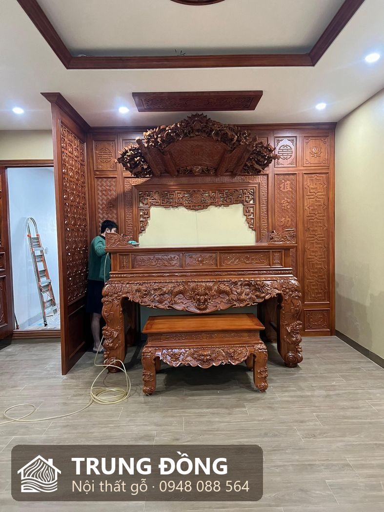 Bàn thờ gỗ chạm
